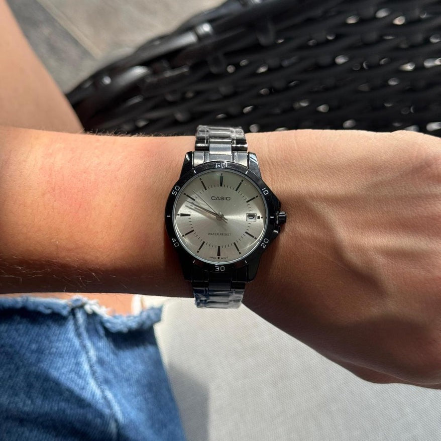 Casio Mujer Clasico Negro Tablero Plateado